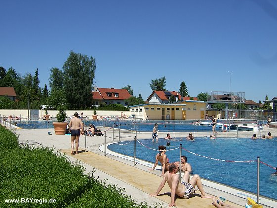 Blick über das Freibad Haar