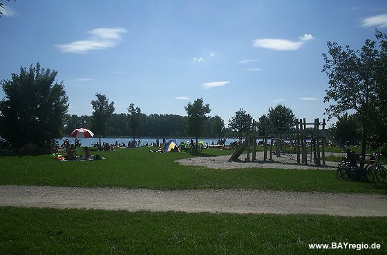 Spielplatz und Liegewiese am Luß See