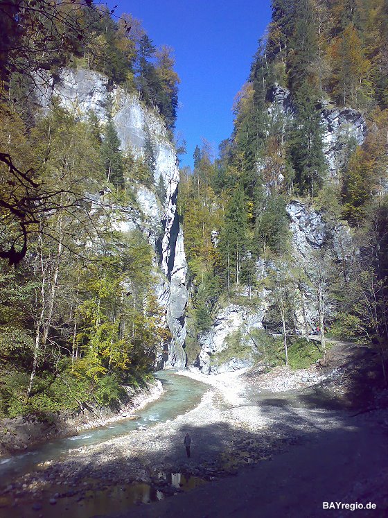 Oberes Ende der Partnachklamm - Hier fliesst die Partnach in die Klamm.