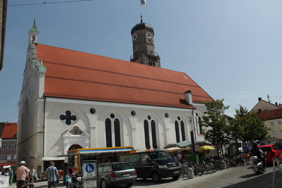 Außenansicht der Pfarrkirche Mariä Himmelfahrt