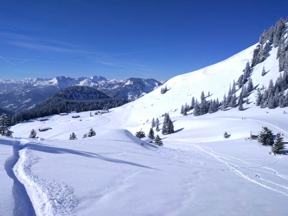 Herrliche Naturschneeabfahrt vom Taubenstein hinunter zum Spitzingsee