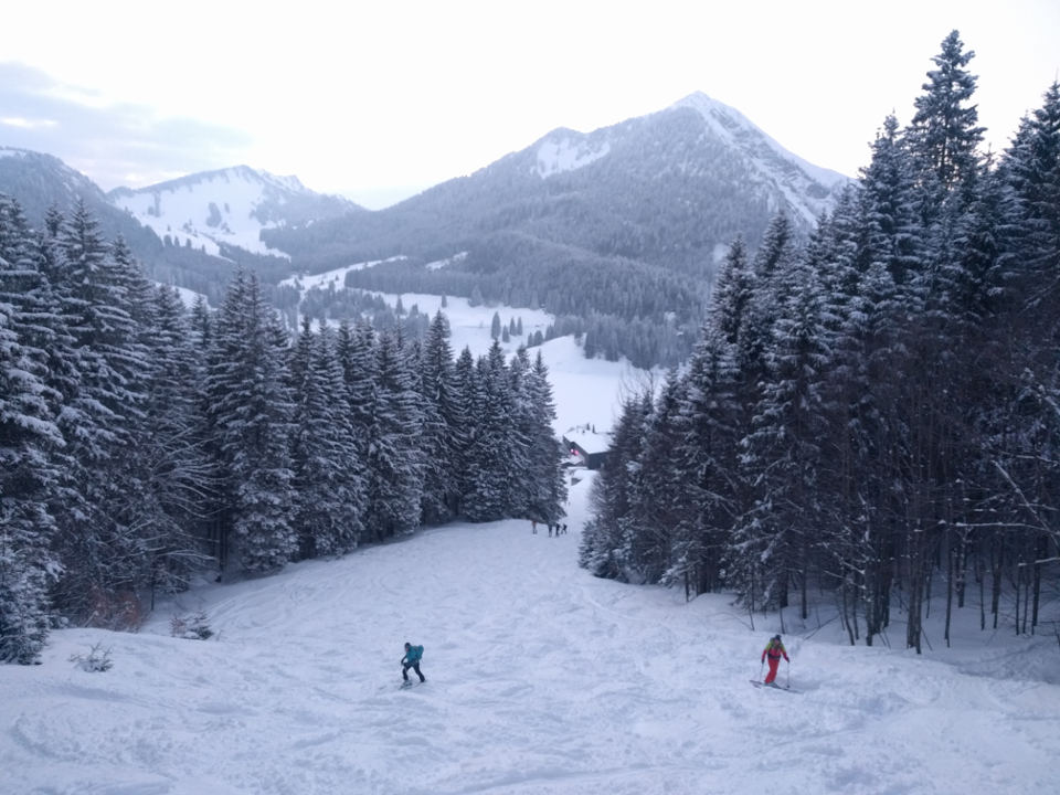 Entlang der Skipiste geht es hinauf zum Taubenstein