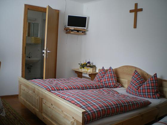 Doppel- und Dreibettzimmer