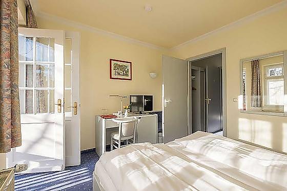 Doppelzimmer / Double Room