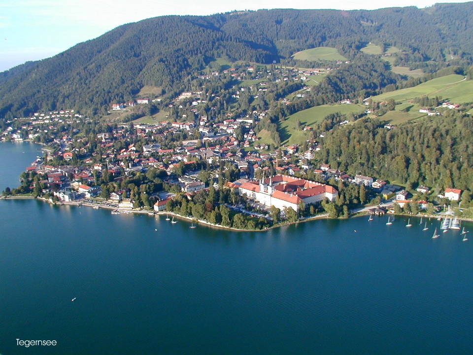 Luftbild: Der Ort Tegernsee von oben